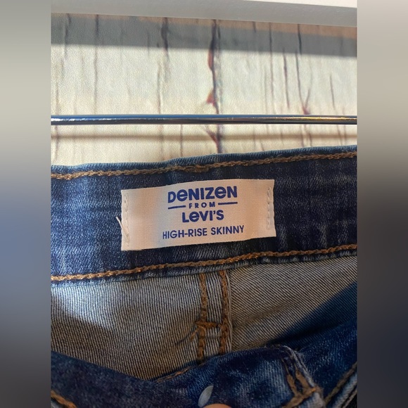 Woman’s Levi’s jeans by Denizen 14 - Picture 2 of 6
